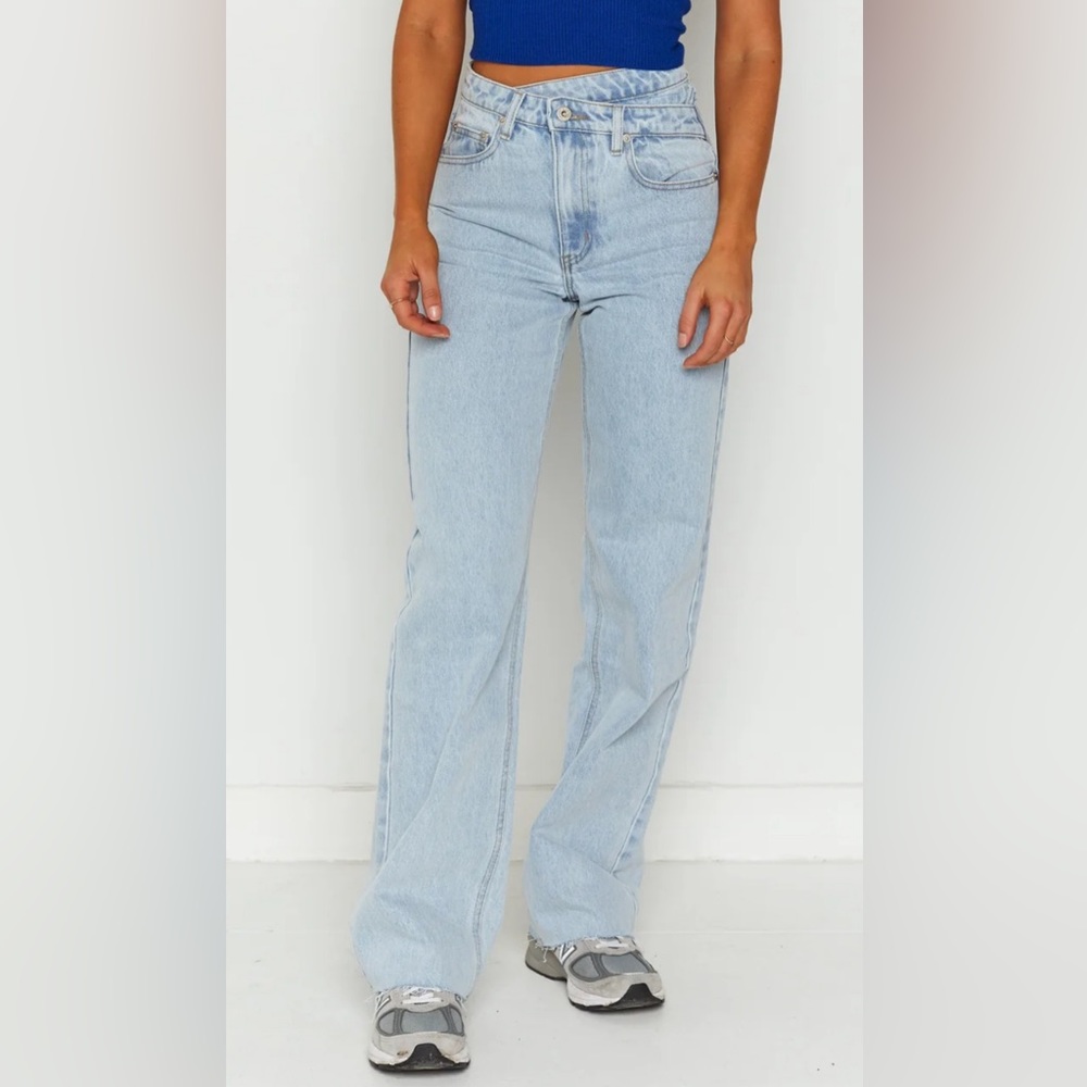 Kansis light blue uneven waist jeans